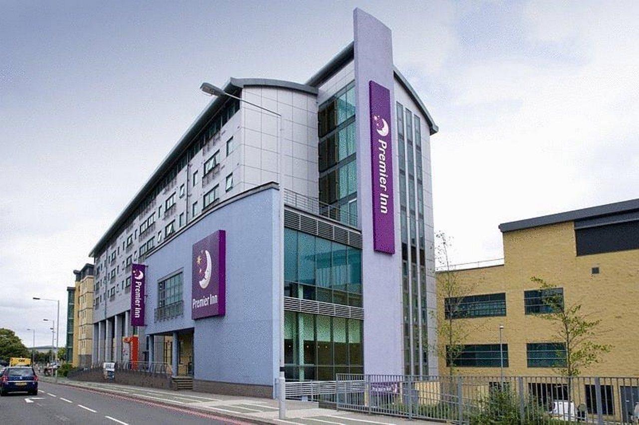 Premier Inn London Wimbledon South Buitenkant foto