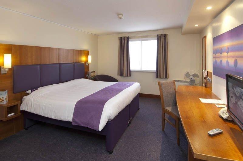 Premier Inn London Wimbledon South Buitenkant foto